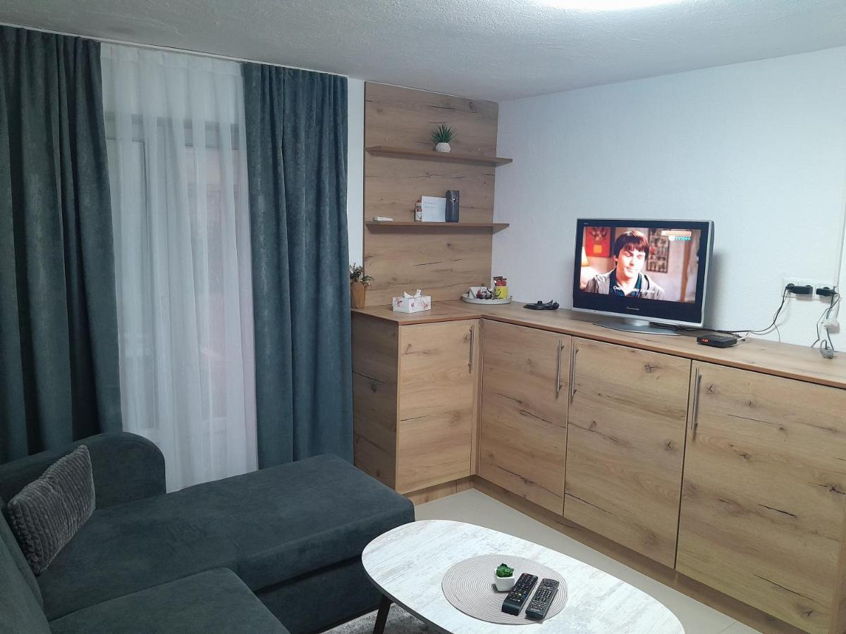Apartmani Bet Gradacac 1 Maj Broj 24 外观 照片